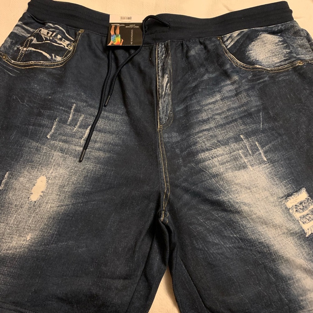 Men’s shorts denim look